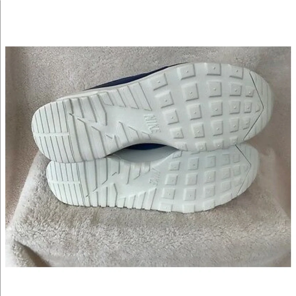 NEW NIKE AIR MAX THEA PINNACLE SIZE 9.5 - Picture 5 of 5